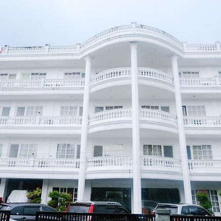Oyo 696 Hasanah Guest House Syariah De Saphire Malang Esterno foto
