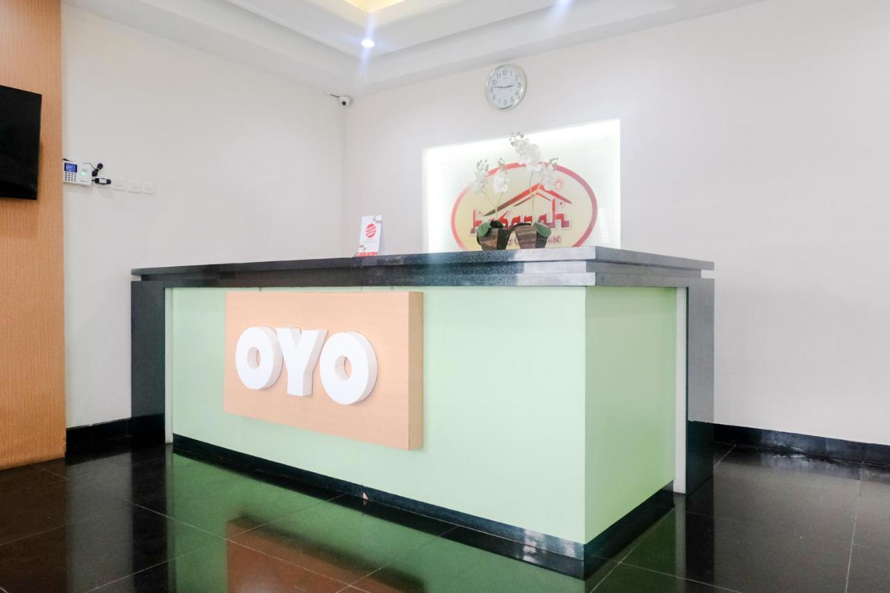 Oyo 696 Hasanah Guest House Syariah De Saphire Malang Esterno foto