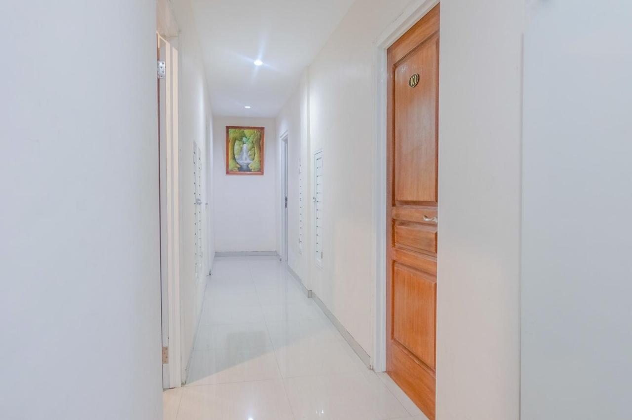 Oyo 696 Hasanah Guest House Syariah De Saphire Malang Esterno foto