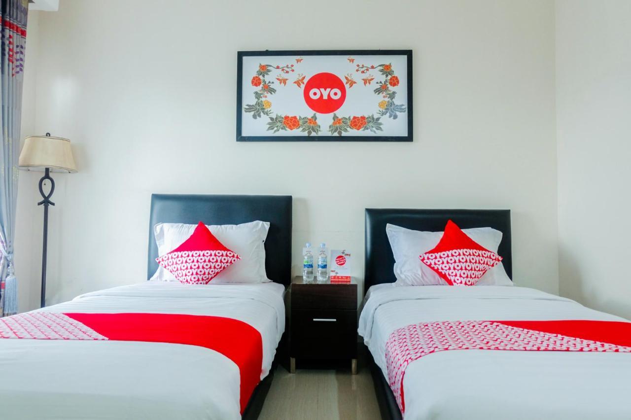 Oyo 696 Hasanah Guest House Syariah De Saphire Malang Esterno foto