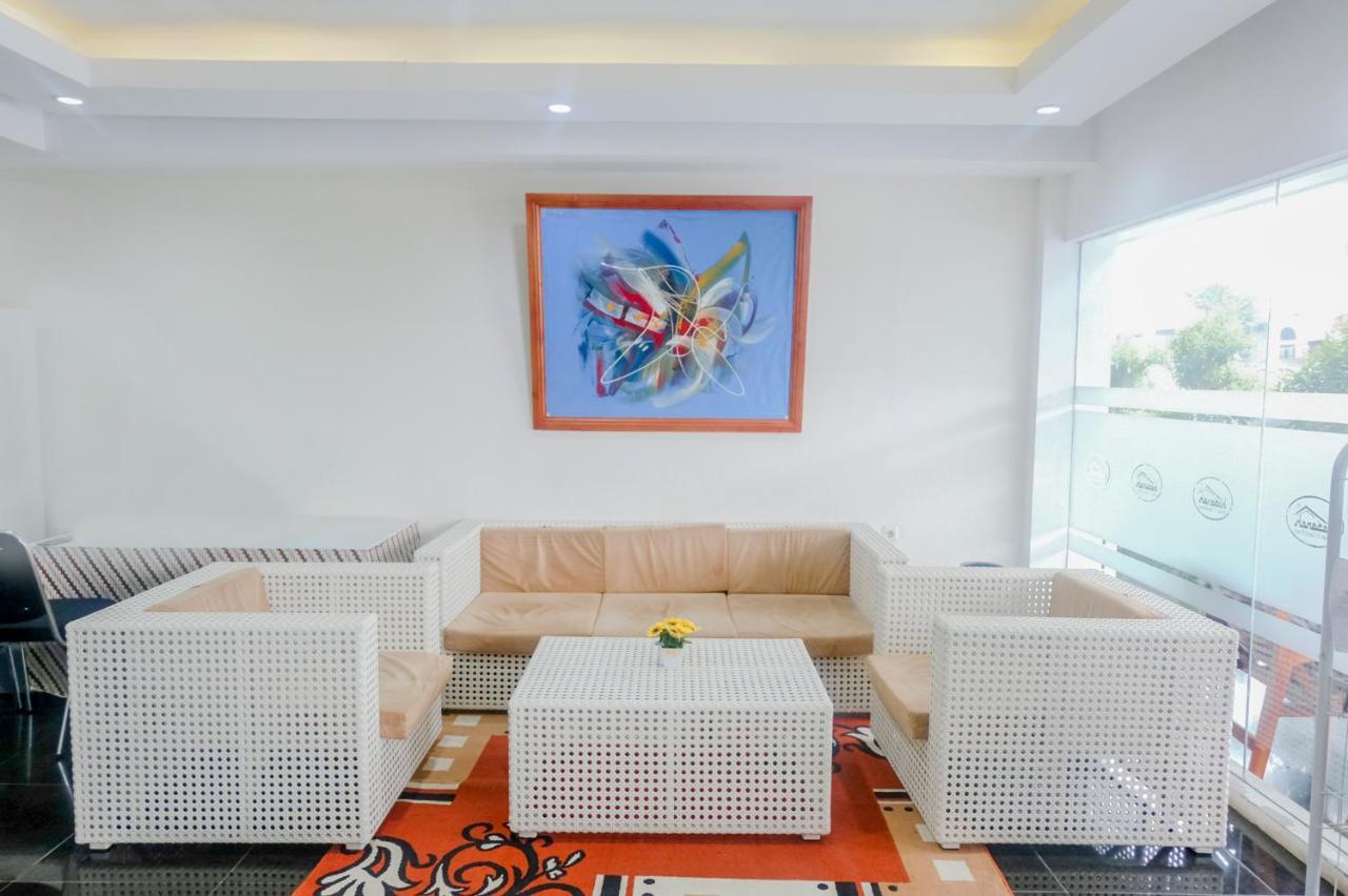 Oyo 696 Hasanah Guest House Syariah De Saphire Malang Esterno foto