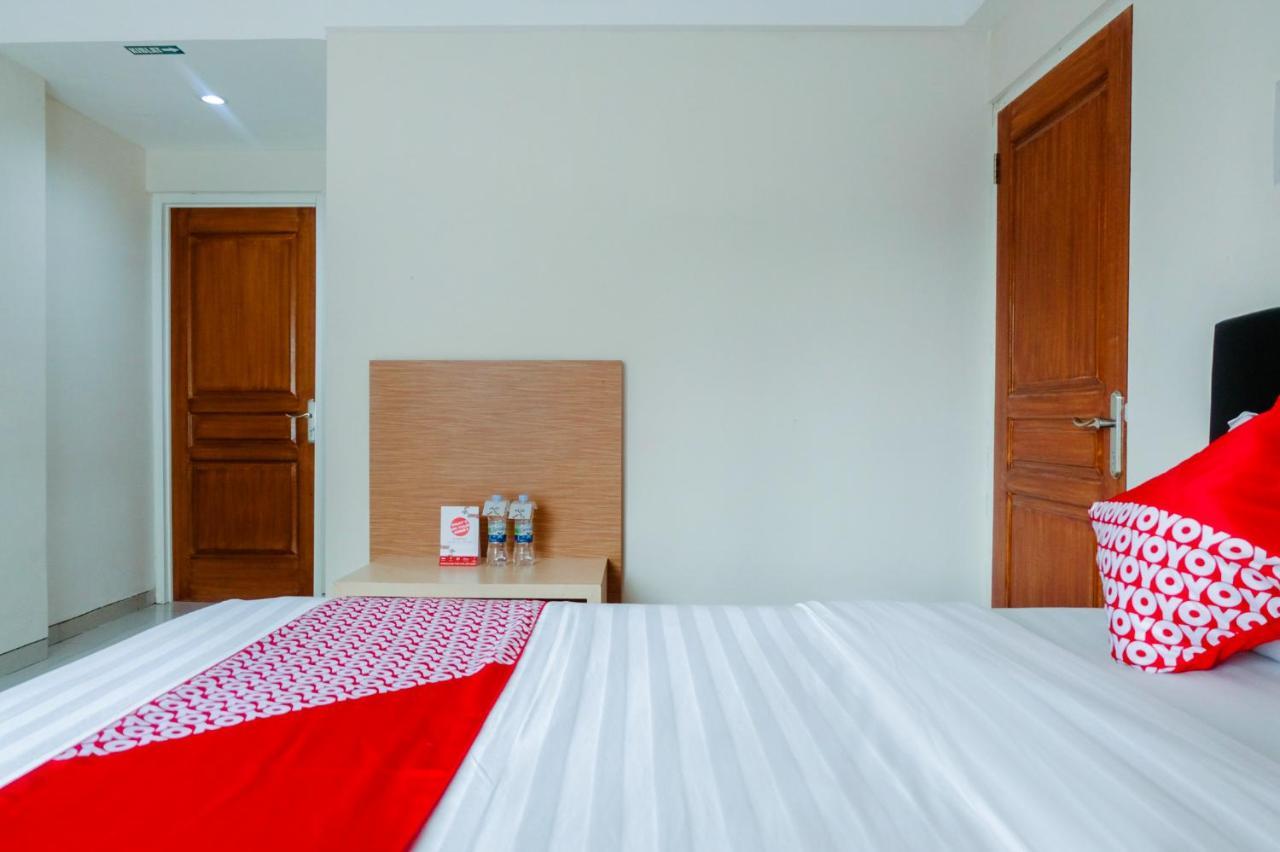 Oyo 696 Hasanah Guest House Syariah De Saphire Malang Esterno foto