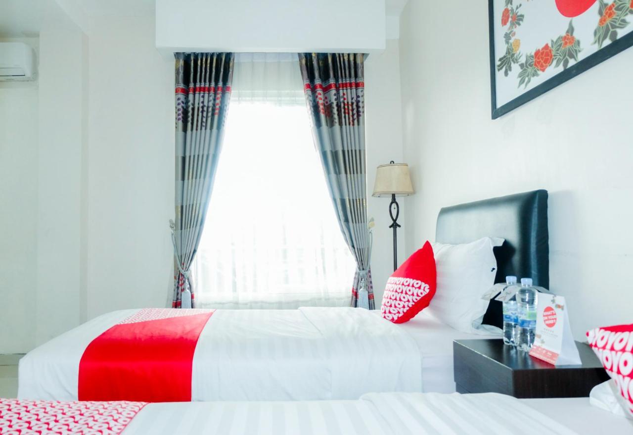 Oyo 696 Hasanah Guest House Syariah De Saphire Malang Esterno foto